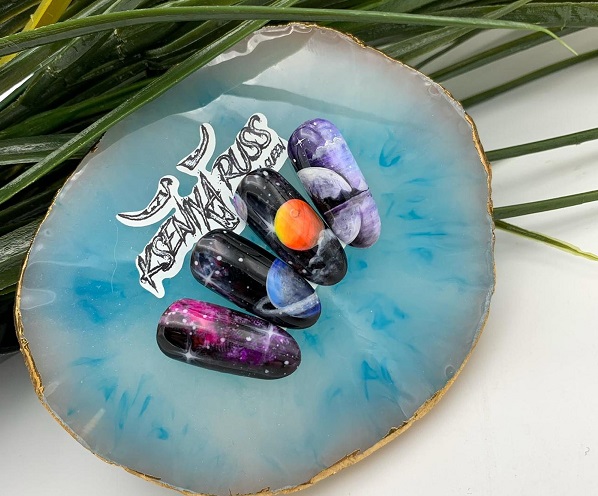 [Kseniya Russ] Аэрография на ногтях (2019)_0.jpg